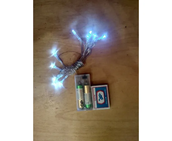 Гирлянда Feron CL301 линейная (0.64w, 4000K, батарейки 2*АА, 0,9м + 0.5м прозрачный шнур) арт. 26736