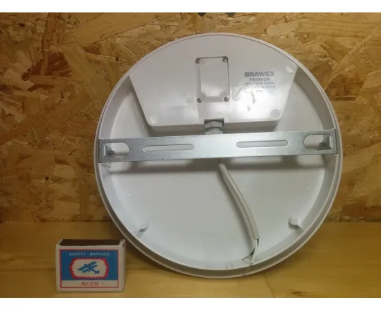 Светильник ЖКХ Brawex 0506E-MPL7-20N арт. 0506E-MPL7-20N Светильник вид с тыла, имеется место под соединение проводов Светильник ЖКХ Brawex 0506E-MPL7-20N арт. 0506E-MPL7-20N Светильник вид с тыла, имеется место под соединение проводов